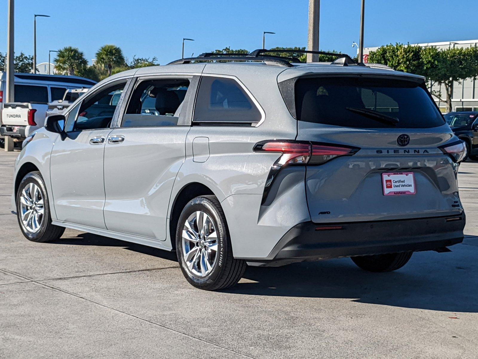 2022 Toyota Sienna Vehicle Photo in Davie, FL 33331