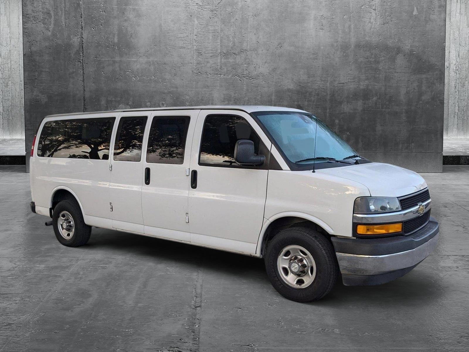 2019 Chevrolet Express Passenger Vehicle Photo in PEMBROKE PINES, FL 33024-6534