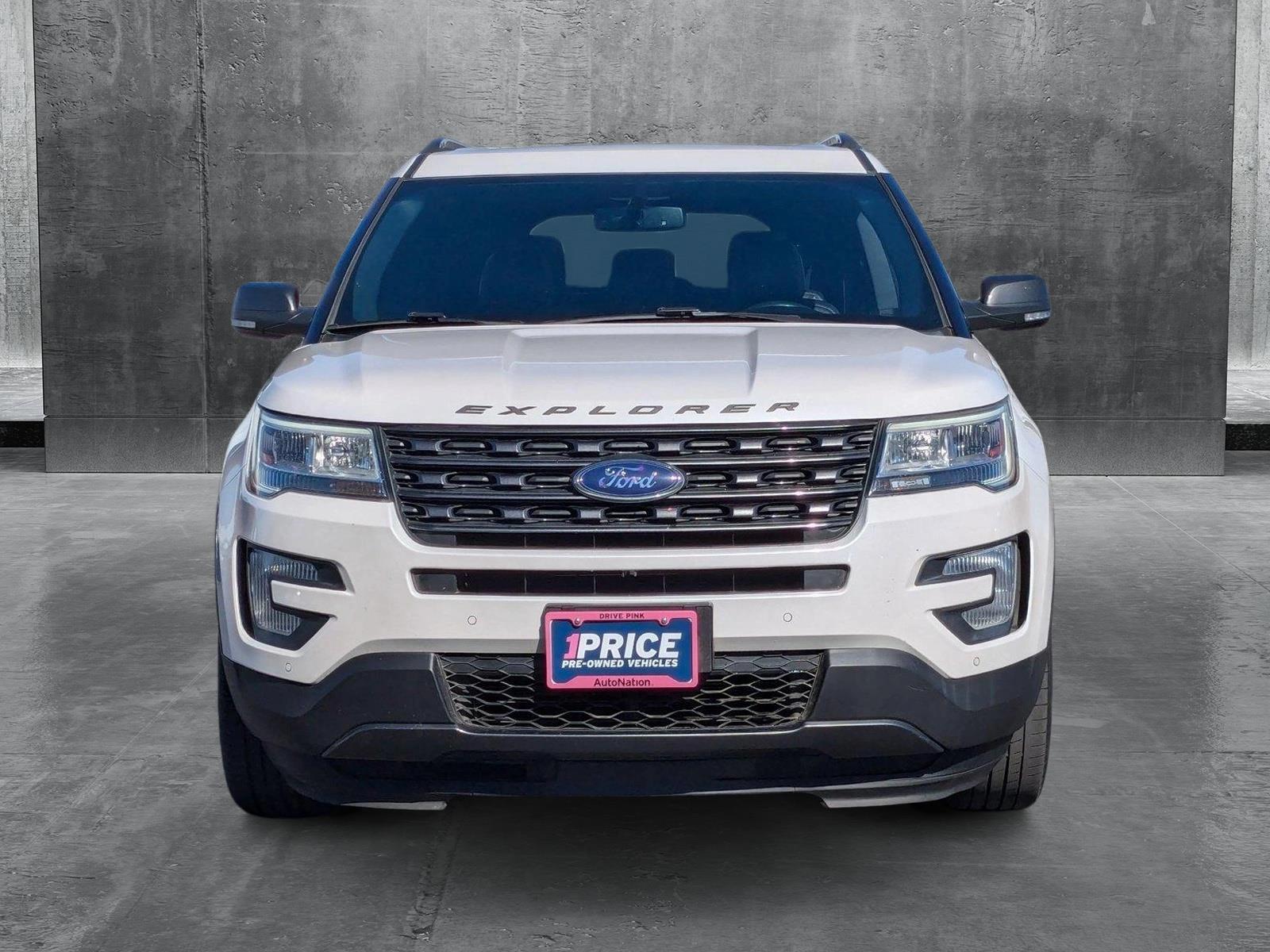 2017 Ford Explorer Vehicle Photo in VALENCIA, CA 91355-1705