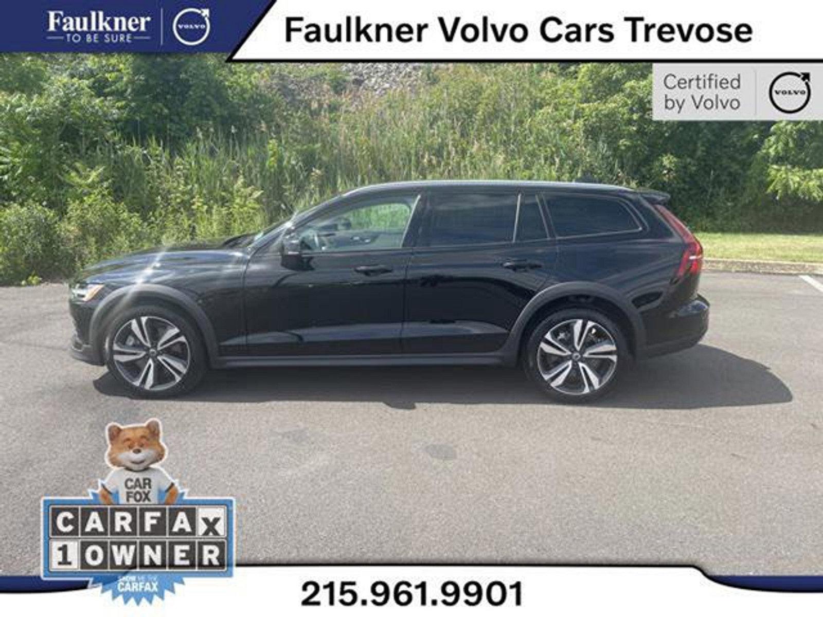 2023 Volvo V60 Cross Country Vehicle Photo in Trevose, PA 19053