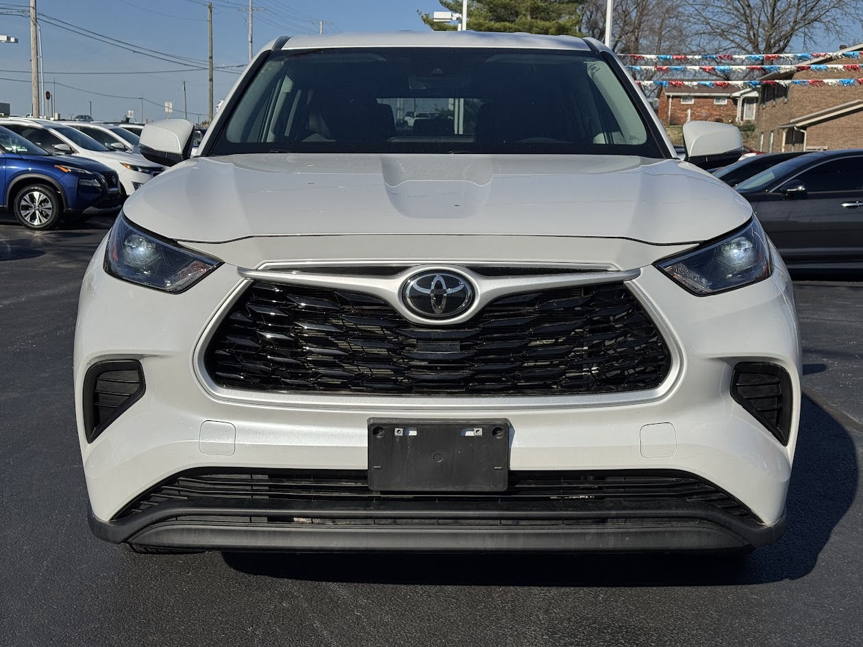 2023 Toyota Highlander Vehicle Photo in BOONVILLE, IN 47601-9633