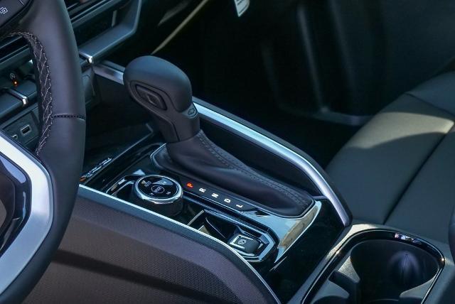 2025 Chevrolet Colorado Vehicle Photo in VENTURA, CA 93003-8585