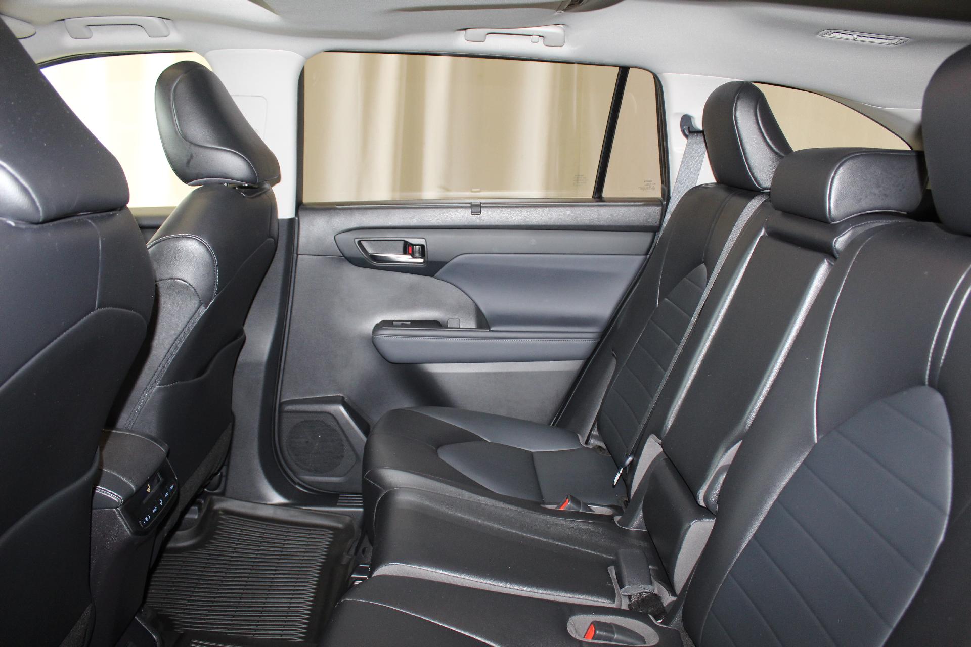 2022 Toyota Highlander Vehicle Photo in NORTHAMPTON, MA 01060-1120