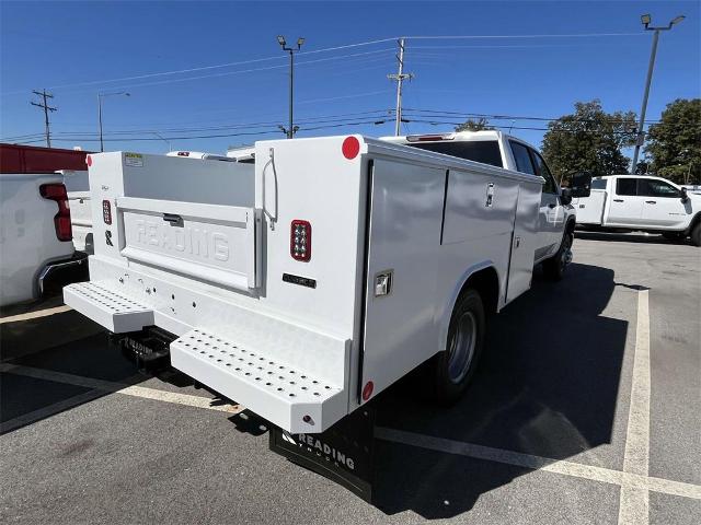 2024 Chevrolet Silverado 3500 HD Chassis Cab Vehicle Photo in ALCOA, TN 37701-3235