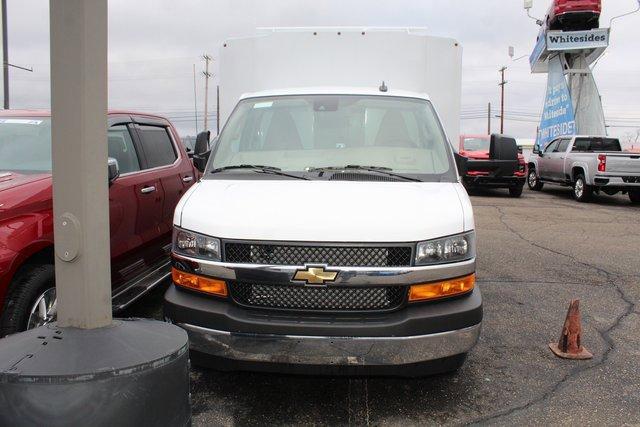 2024 Chevrolet Express Cutaway 3500 Vehicle Photo in SAINT CLAIRSVILLE, OH 43950-8512