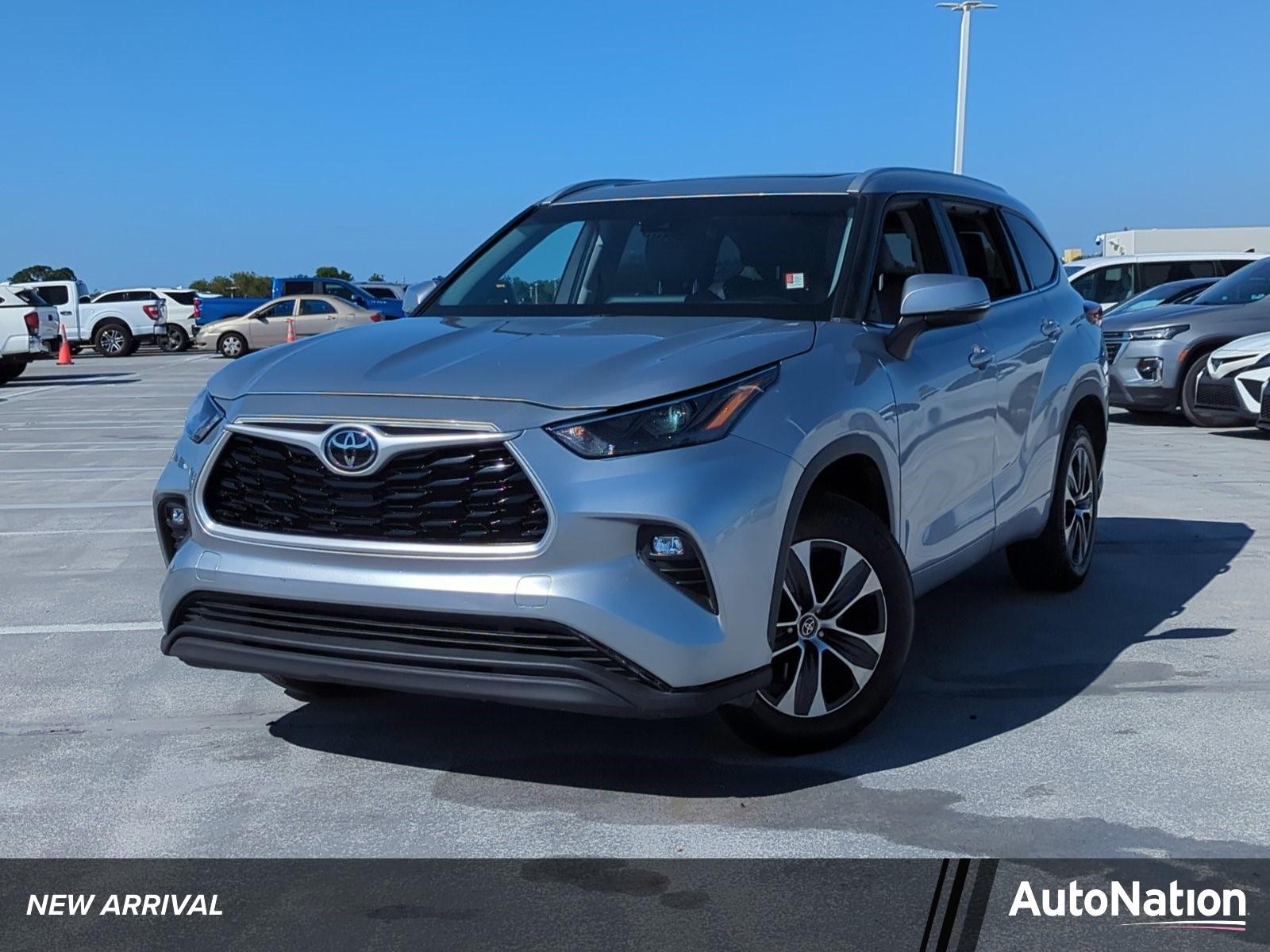 2022 Toyota Highlander Vehicle Photo in PEMBROKE PINES, FL 33024-6534