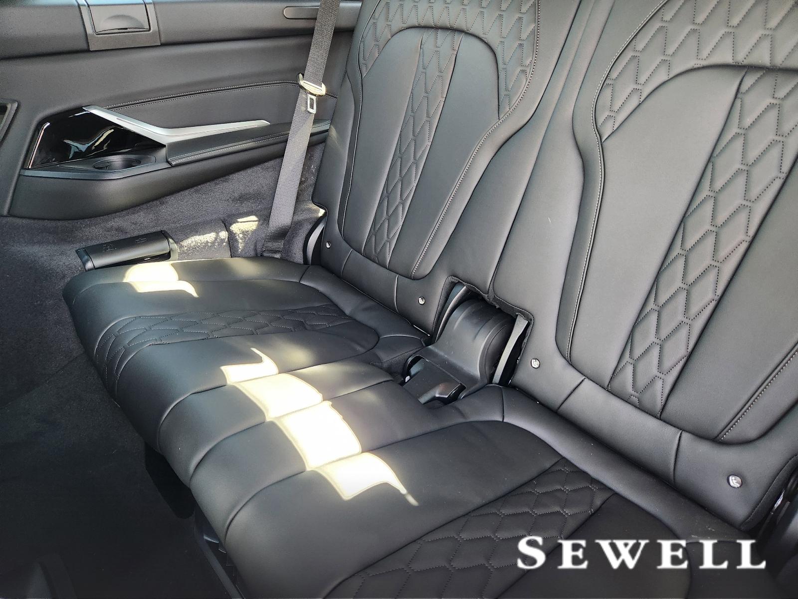 2025 BMW X7 M60i Vehicle Photo in PLANO, TX 75024