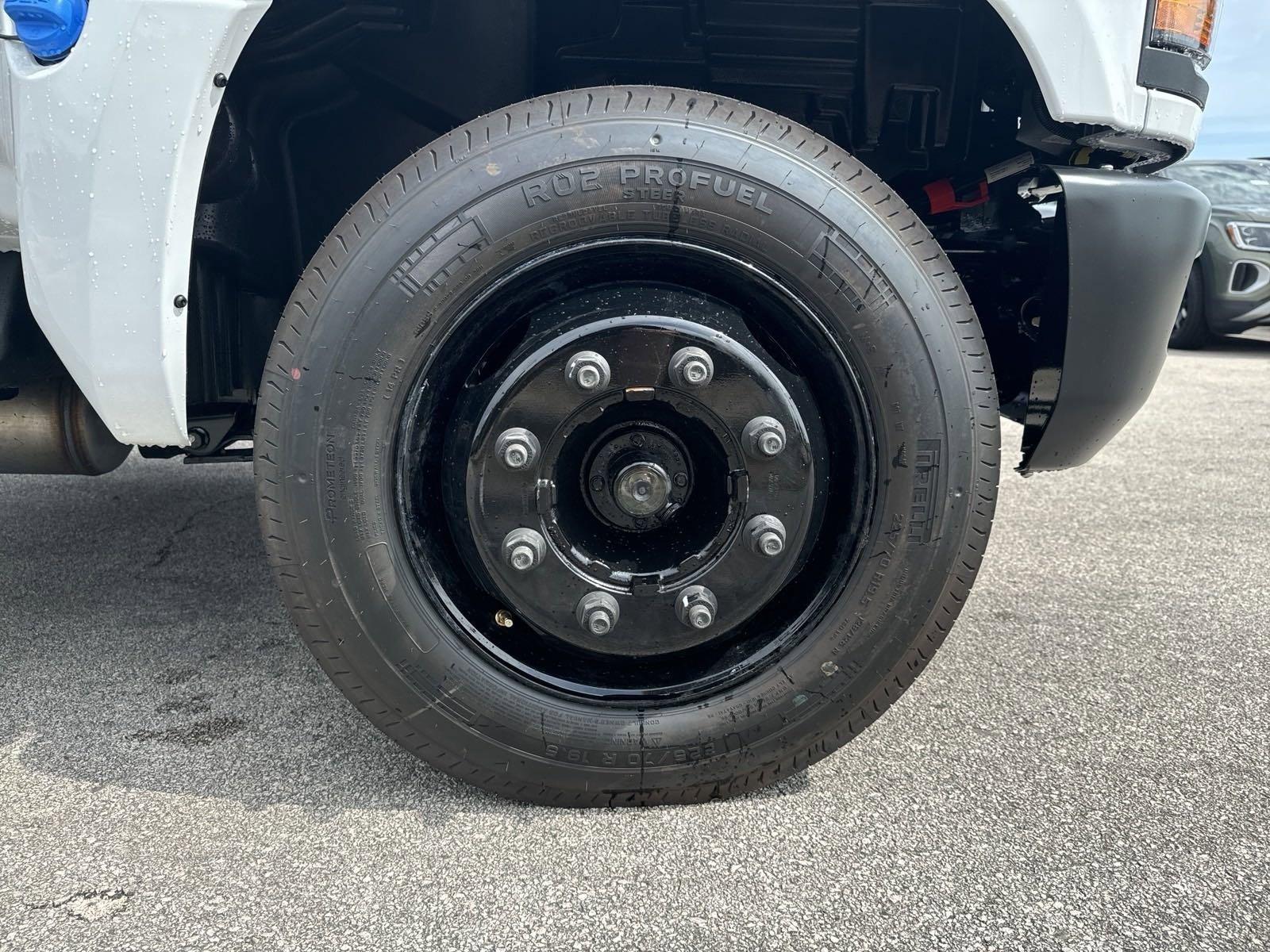 2024 Chevrolet Silverado 5500 HD Vehicle Photo in GEORGETOWN, TX 78626-7508