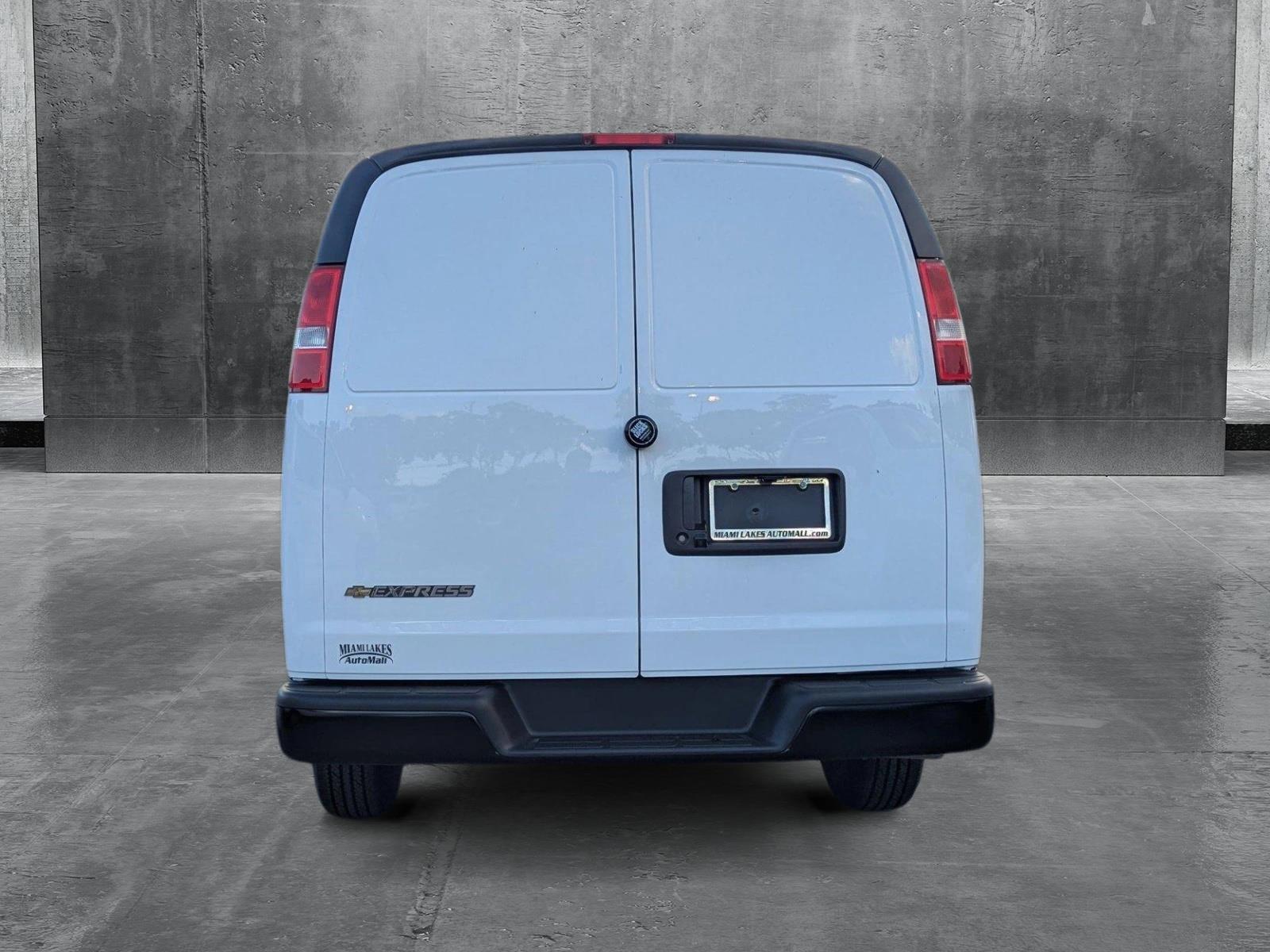 2025 Chevrolet Express Cargo 2500 Vehicle Photo in MIAMI, FL 33134-2699