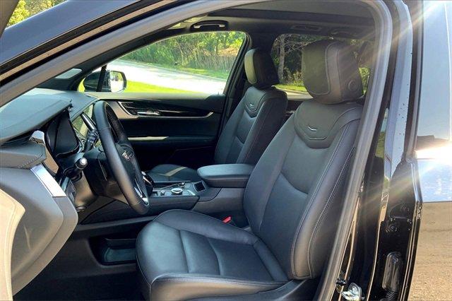 2025 Cadillac XT6 Vehicle Photo in KANSAS CITY, MO 64114-4545