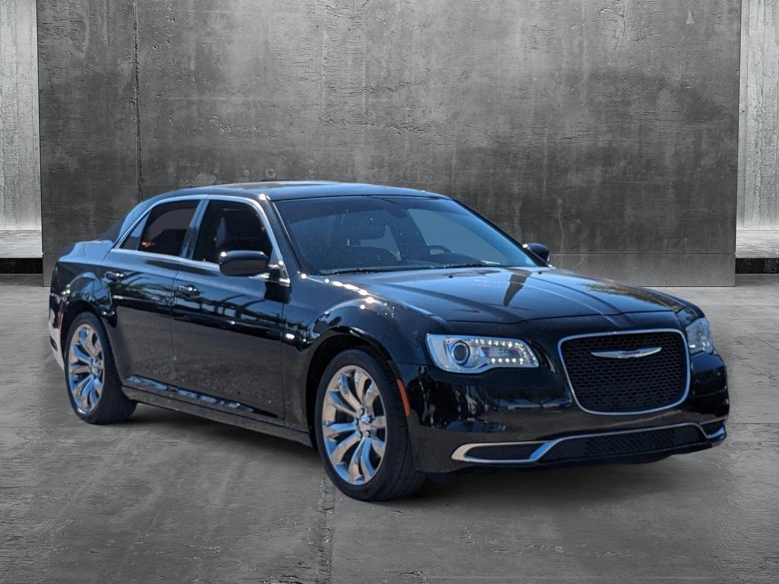 2019 Chrysler 300 Vehicle Photo in Tampa, FL 33614