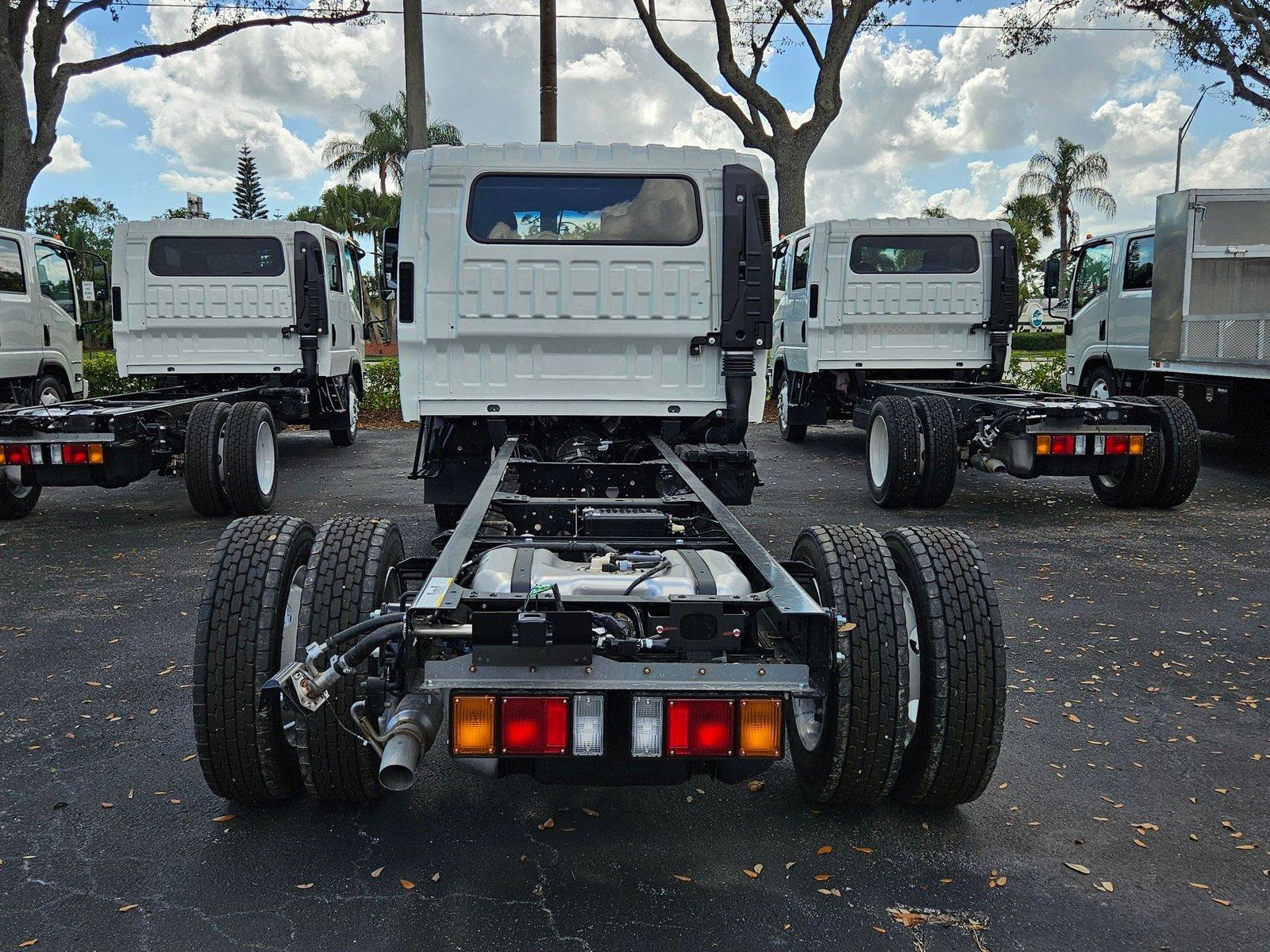 2025 Chevrolet Low Cab Forward 4500 Vehicle Photo in GREENACRES, FL 33463-3207