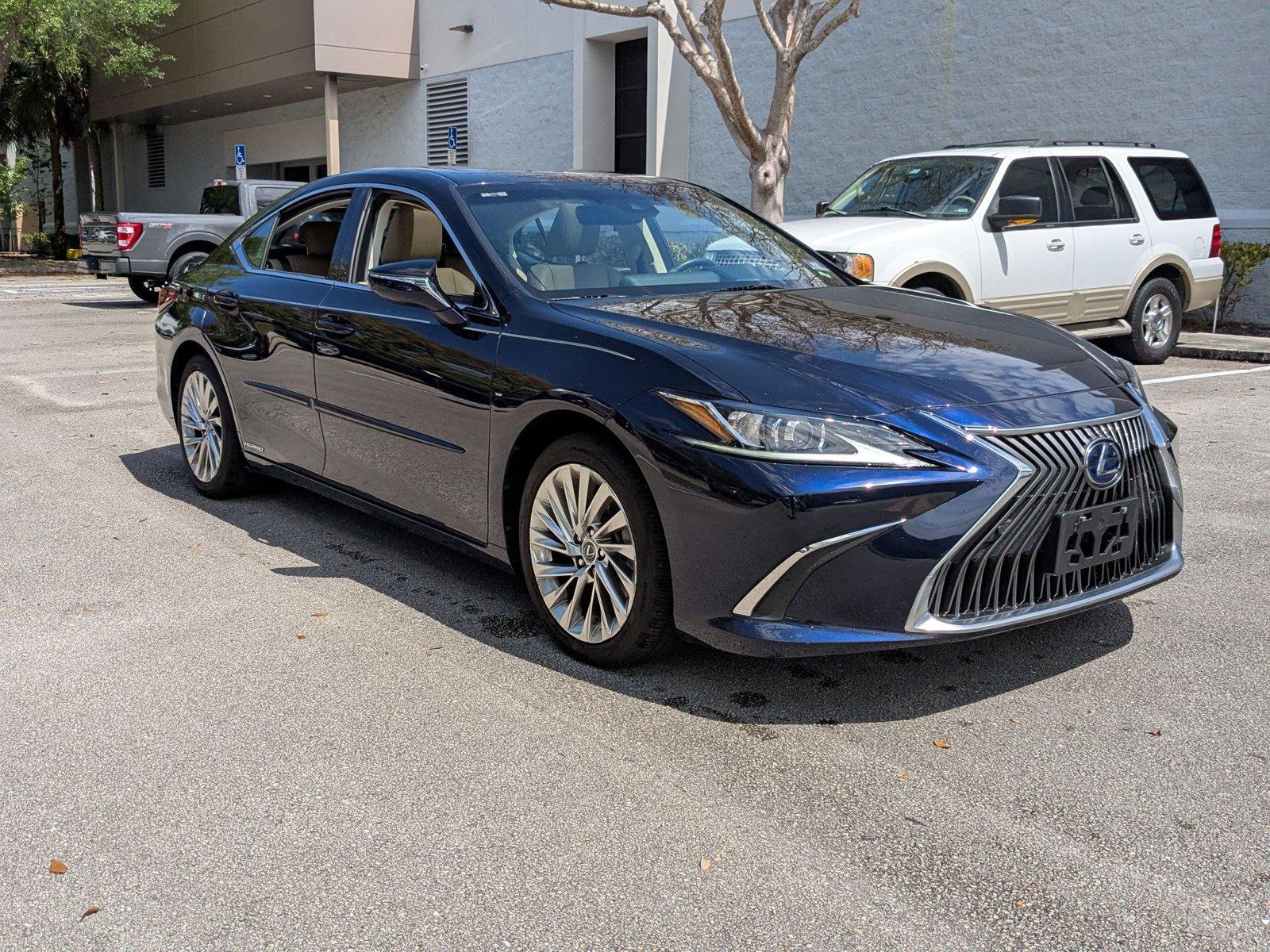 2019 Lexus ES 300h Vehicle Photo in West Palm Beach, FL 33417