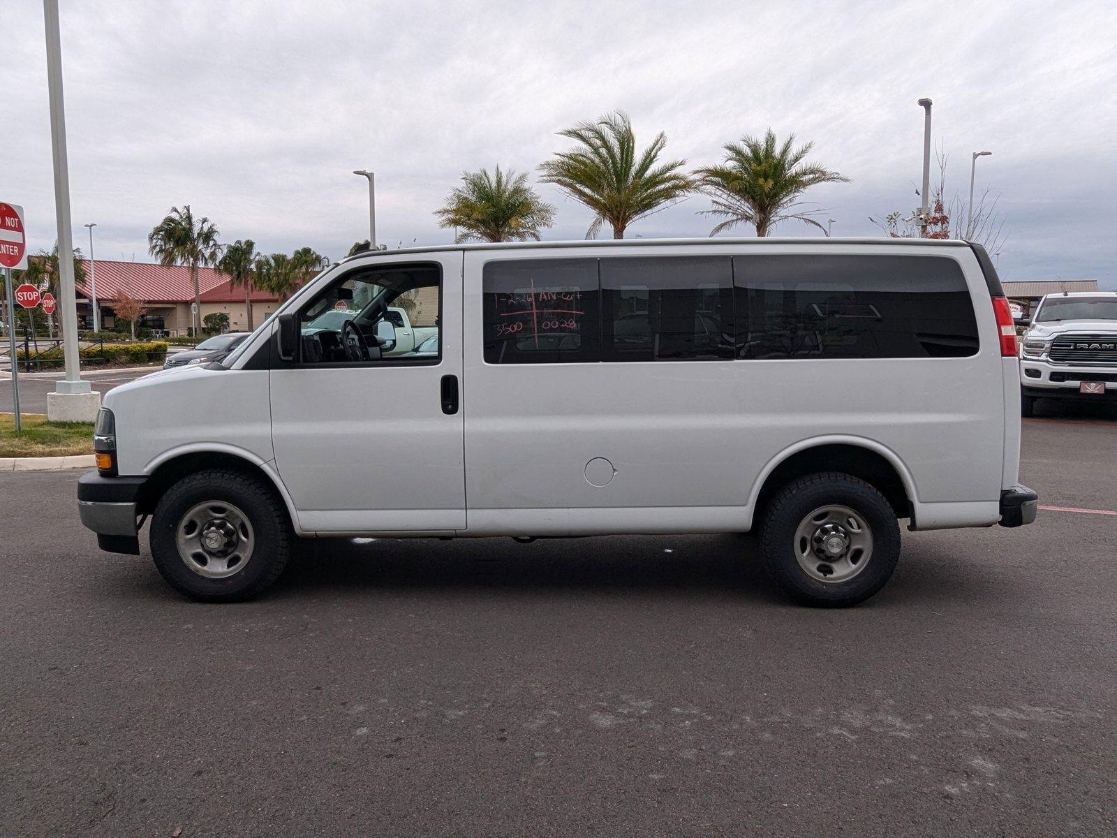 2018 Chevrolet Express Passenger Vehicle Photo in Jacksonville, FL 32244