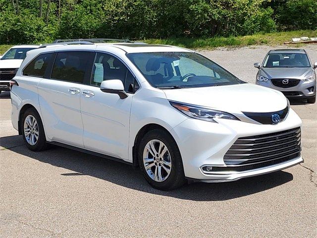 2022 Toyota Sienna Vehicle Photo in MILFORD, OH 45150-1684