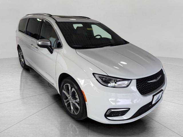 2025 Chrysler Pacifica Vehicle Photo in Oshkosh, WI 54901