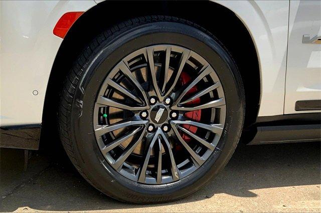 2023 Cadillac Escalade Vehicle Photo in KANSAS CITY, MO 64114-4545