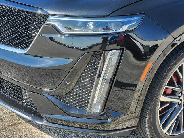 2024 Cadillac XT6 Vehicle Photo in DENTON, TX 76210-9321