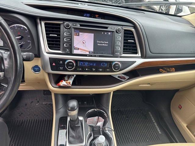 2019 Toyota Highlander Vehicle Photo in TREVOSE, PA 19053-4984