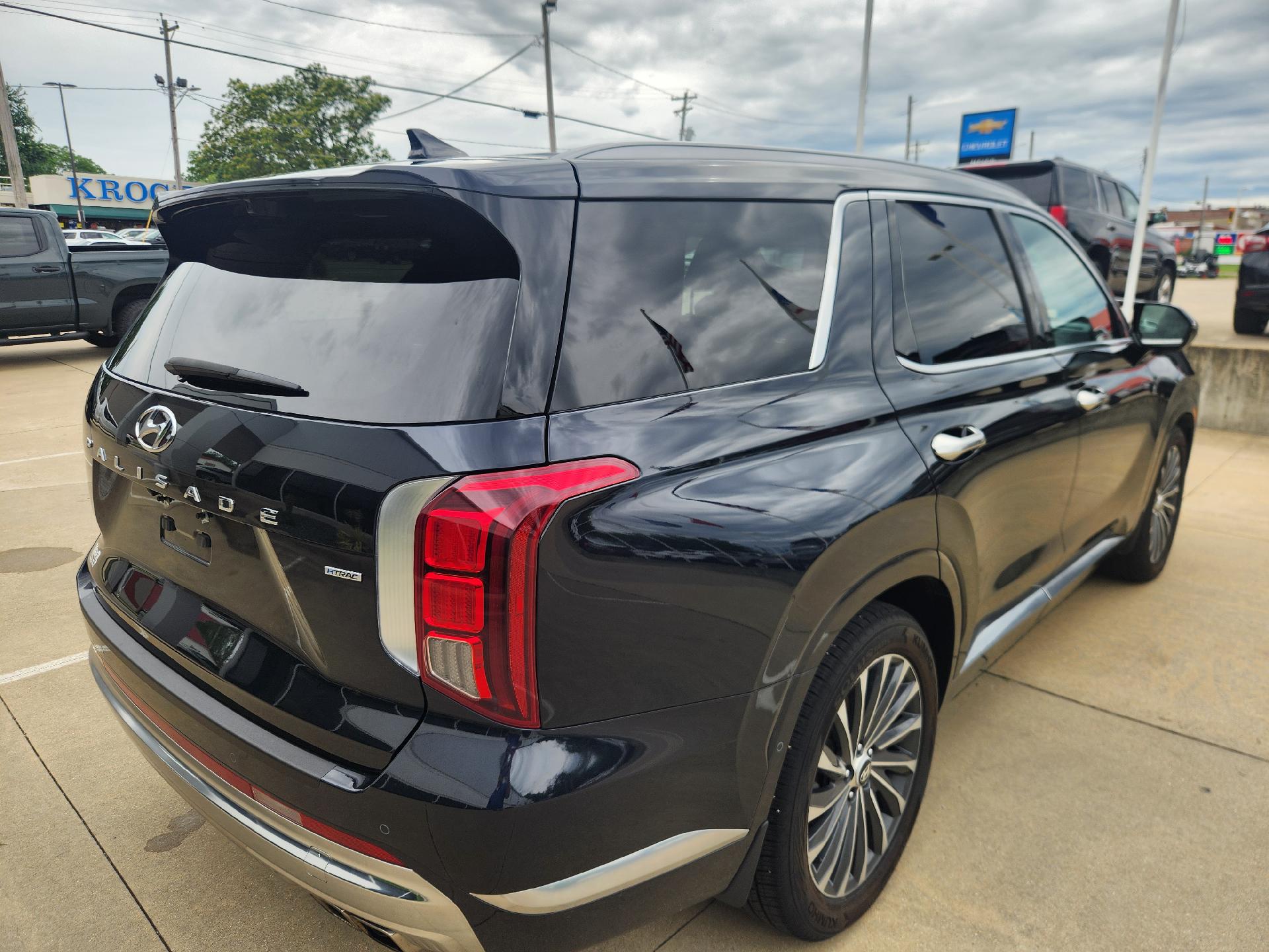 View vehicle photo 5