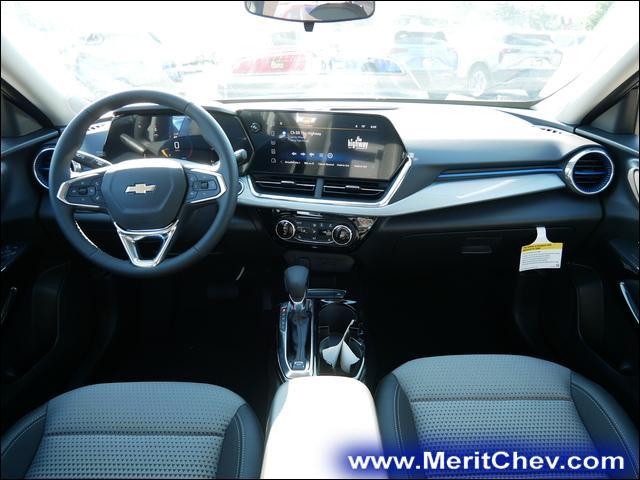 2025 Chevrolet Trax Vehicle Photo in MAPLEWOOD, MN 55119-4794