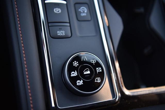 2025 Nissan Pathfinder Vehicle Photo in Ballwin, MO 63011