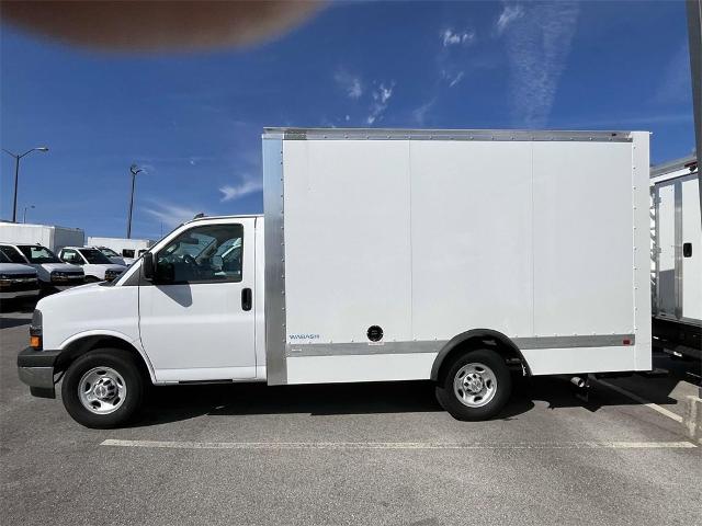 2024 Chevrolet Express Cutaway 3500 Vehicle Photo in ALCOA, TN 37701-3235