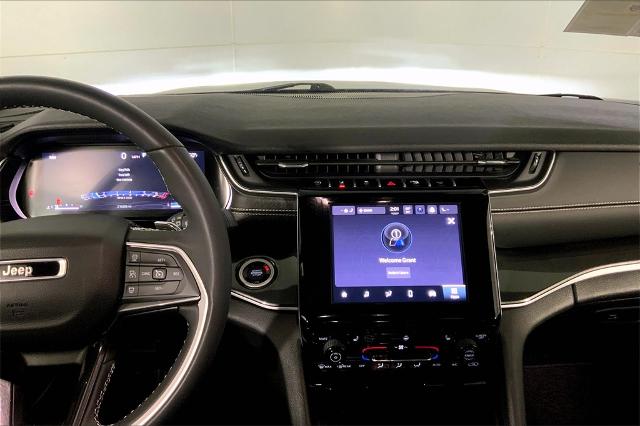 2023 Jeep Grand Cherokee L Vehicle Photo in Lees Summit, MO 64086