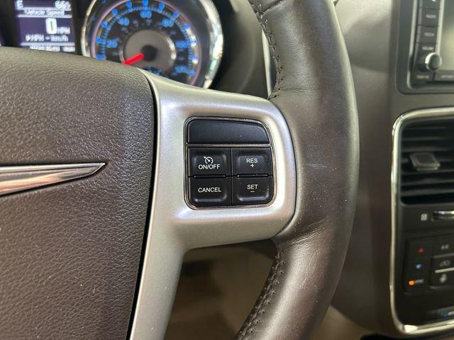 2016 Chrysler Town & Country Vehicle Photo in MEDINA, OH 44256-9631