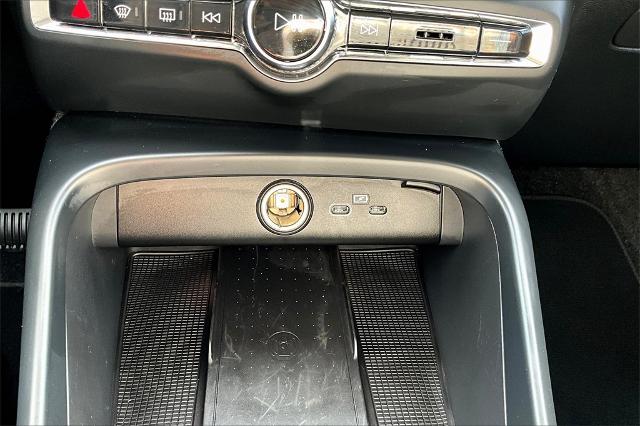 2025 Volvo XC40 Vehicle Photo in Houston, TX 77007