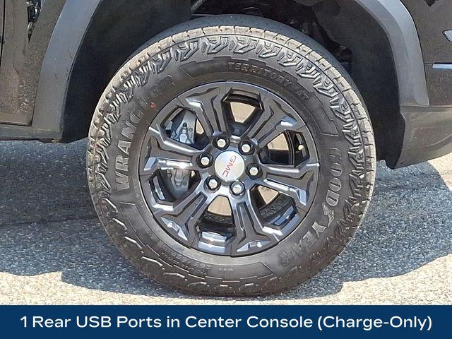 2024 GMC Canyon Vehicle Photo in DANBURY, CT 06810-5034