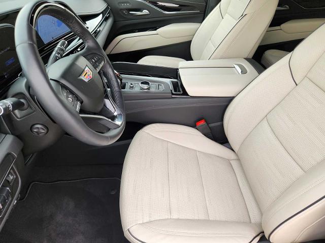 2024 Cadillac Escalade Vehicle Photo in DENTON, TX 76210-9321