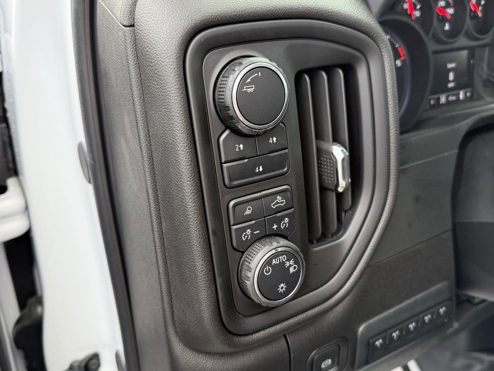 2025 Chevrolet Silverado 3500 HD Chassis Cab Vehicle Photo in GEORGETOWN, TX 78626-7508