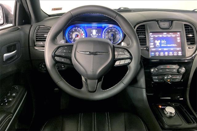 2023 Chrysler 300 Vehicle Photo in Lees Summit, MO 64086