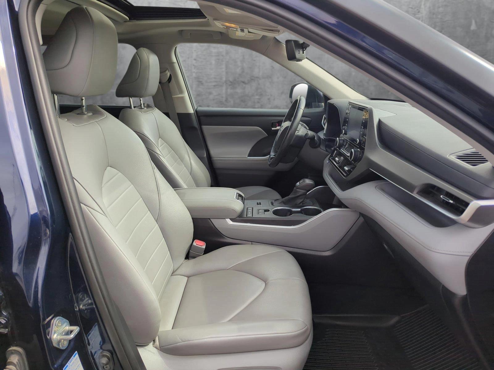 2020 Toyota Highlander Vehicle Photo in Memphis, TN 38133
