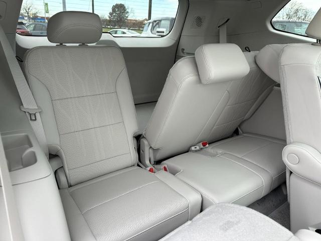 2025 Buick Enclave Vehicle Photo in COLUMBIA, MO 65203-3903