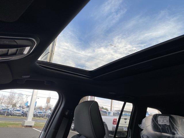 2025 Jeep Grand Cherokee Vehicle Photo in Doylsetown, PA 18901