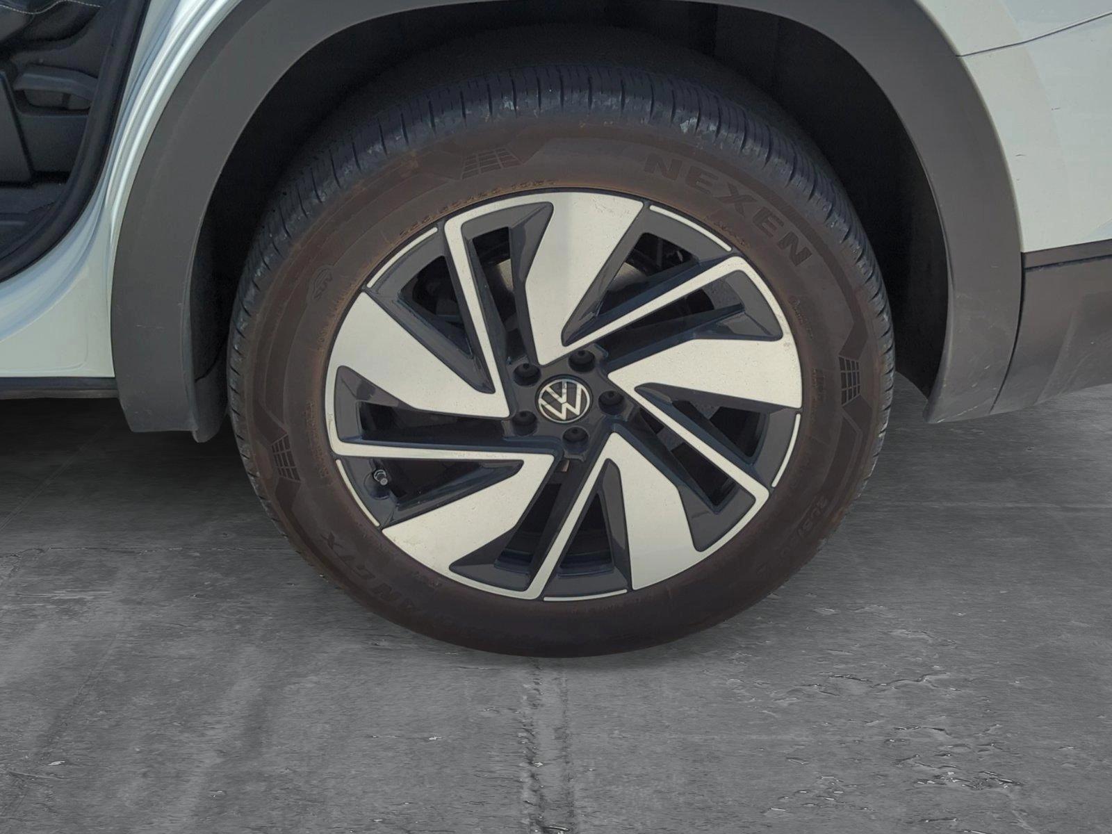 2024 Volkswagen Atlas Vehicle Photo in Pembroke Pines, FL 33027