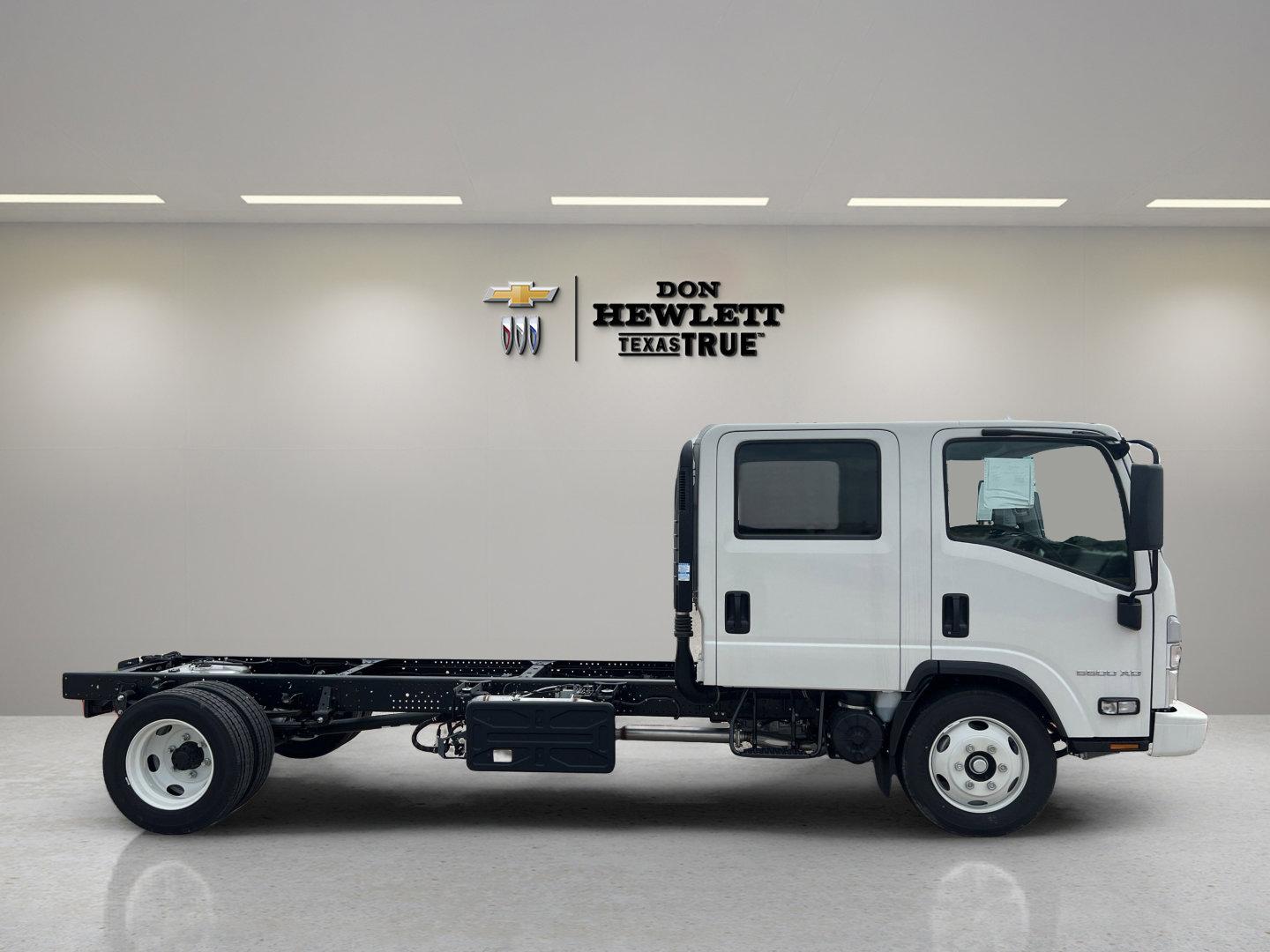 2024 Chevrolet Low Cab Forward 5500 XD Vehicle Photo in GEORGETOWN, TX 78626-7508