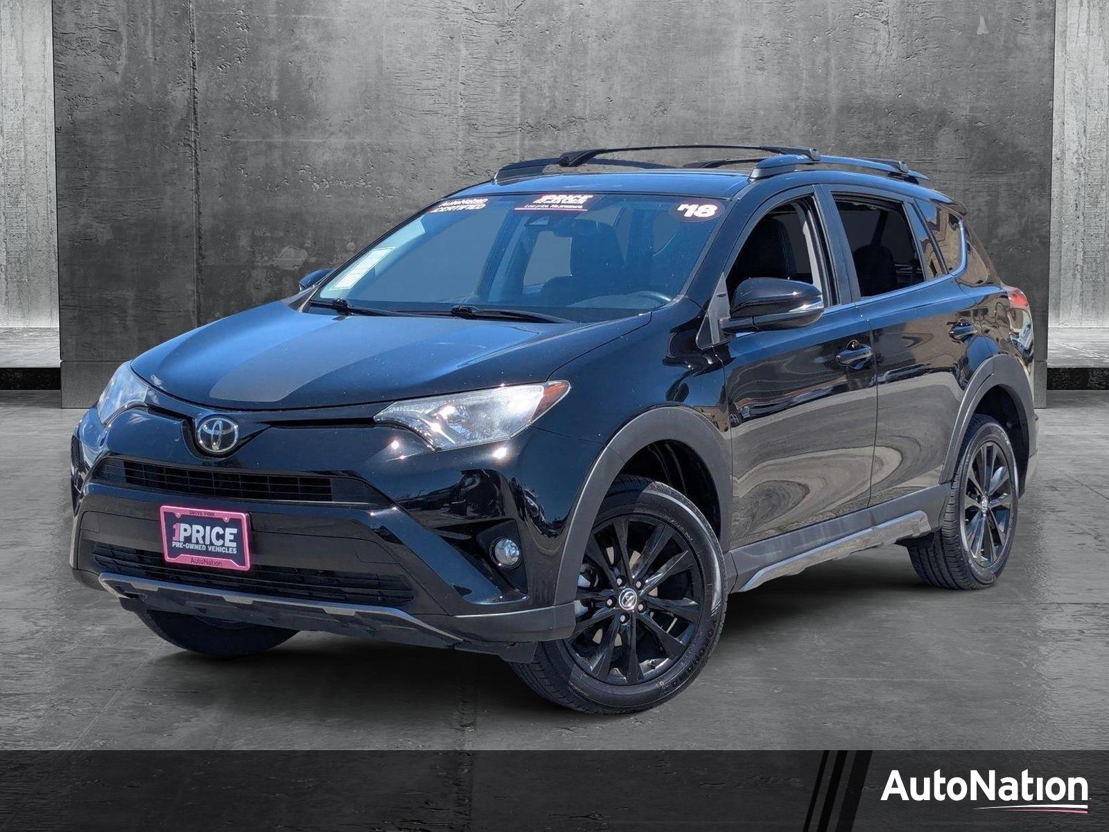 2018 Toyota RAV4 Vehicle Photo in Valencia, CA 91355