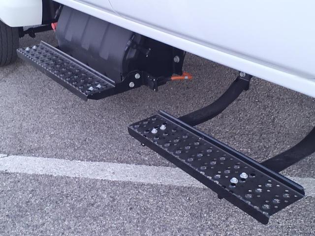 2024 Chevrolet Silverado Chassis Cab Vehicle Photo in Denton, TX 76205