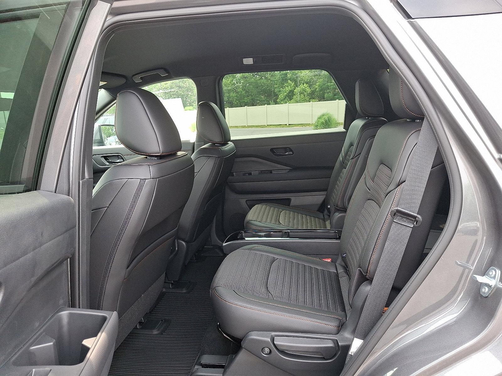 2025 Nissan Pathfinder Vehicle Photo in Mechanicsburg, PA 17050-2306