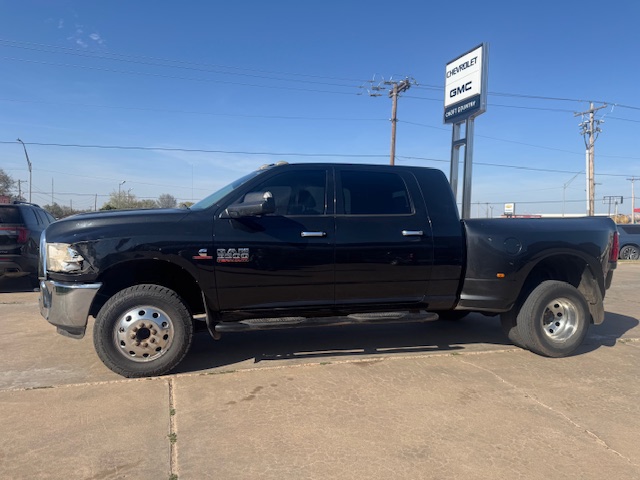 2015 RAM 3500 SLT Mega Cab DRW 4WD Negro Camioneta Todo terreno 