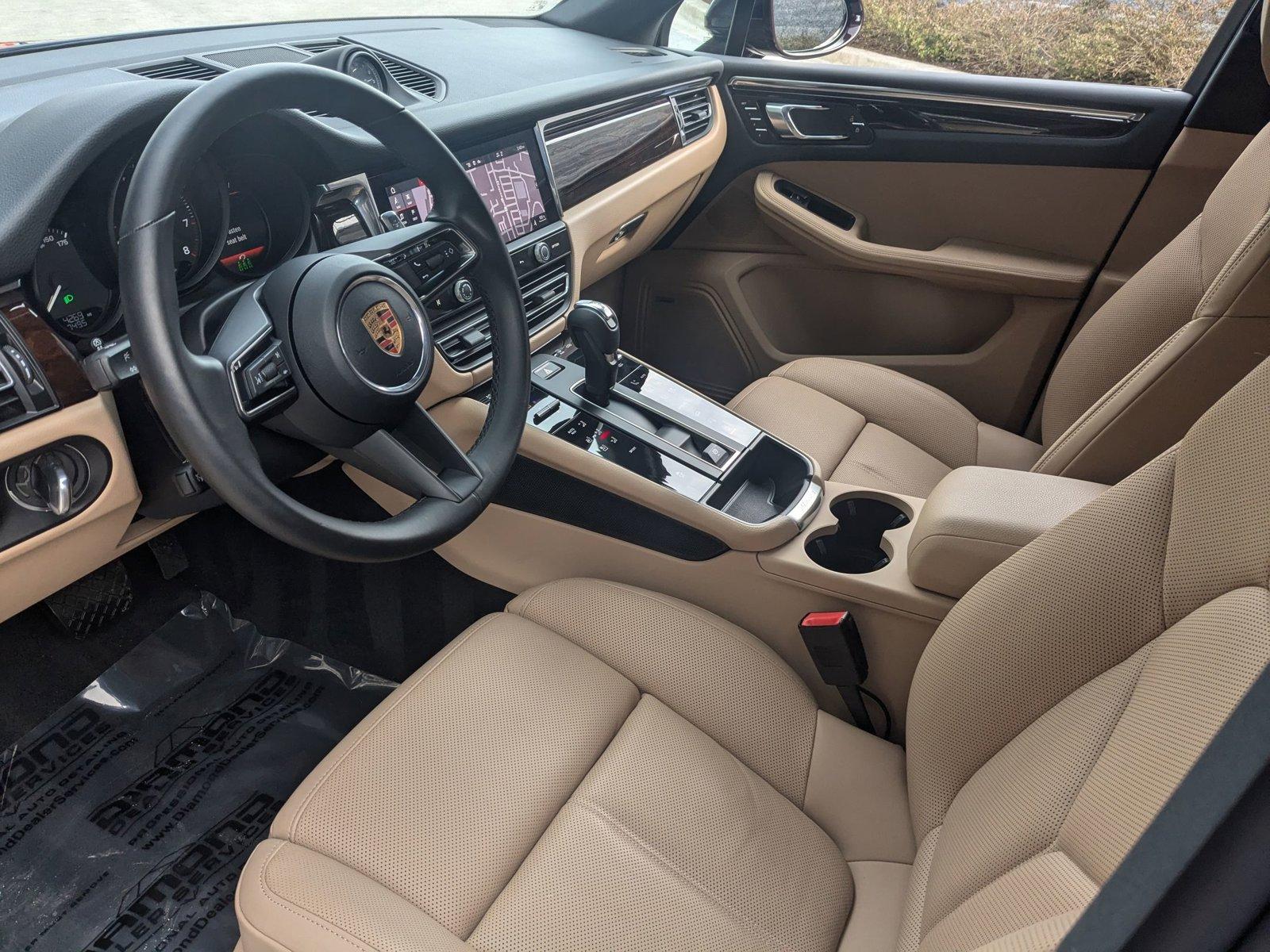 2024 Porsche Macan Vehicle Photo in Towson, MD 21204