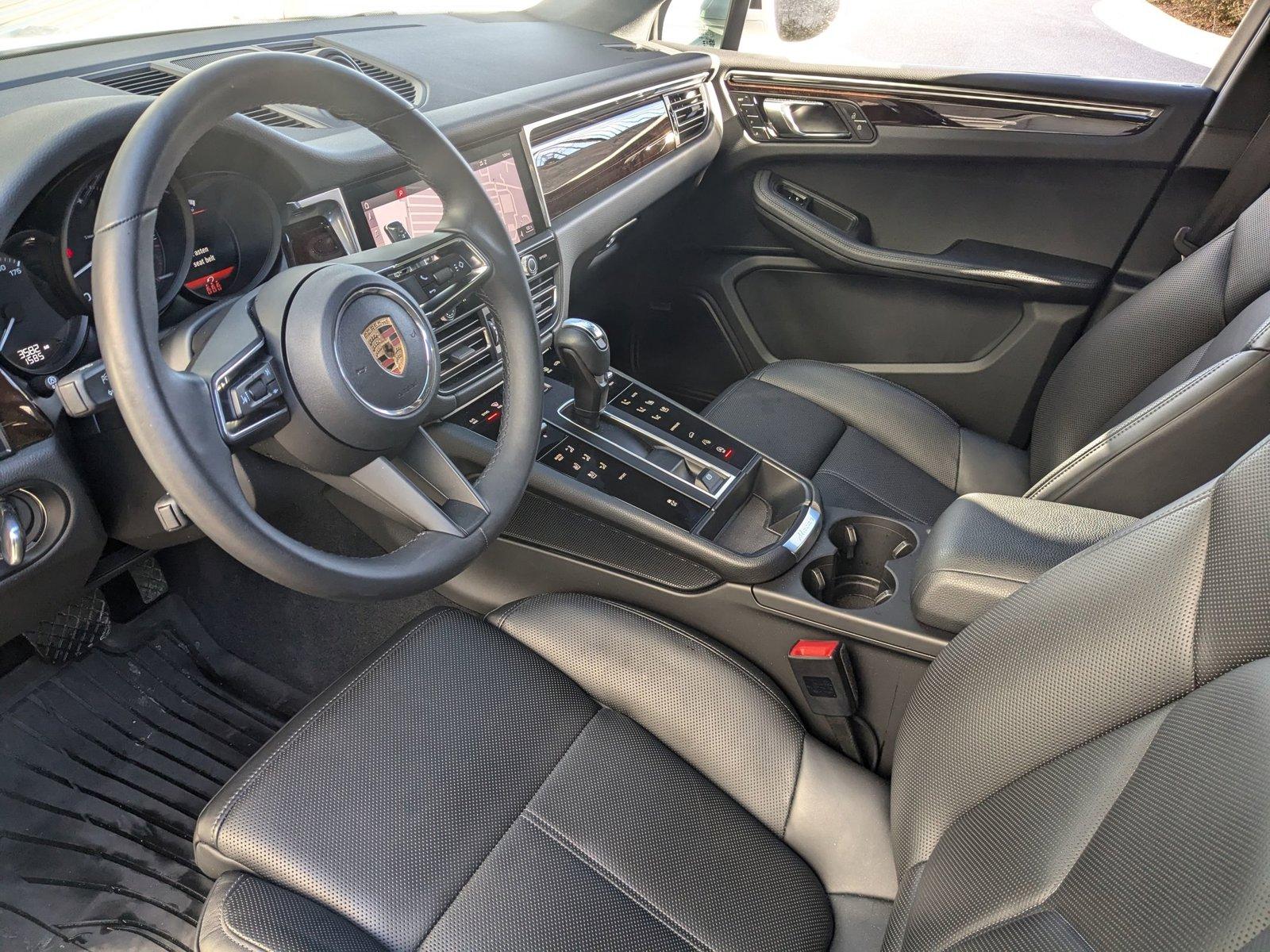 2024 Porsche Macan Vehicle Photo in Towson, MD 21204