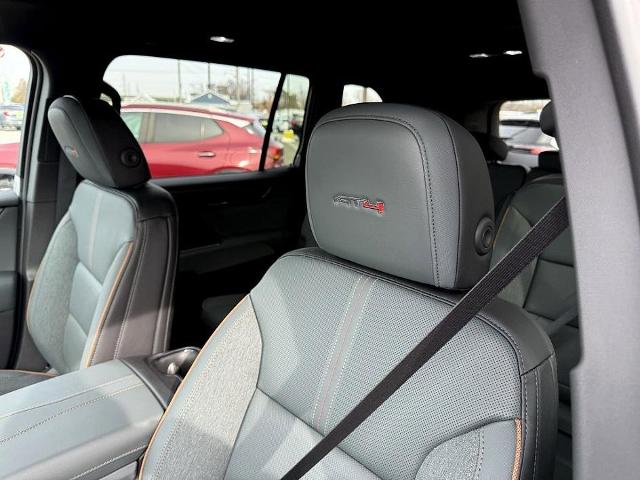 2025 GMC Acadia Vehicle Photo in CHICOPEE, MA 01020-5001