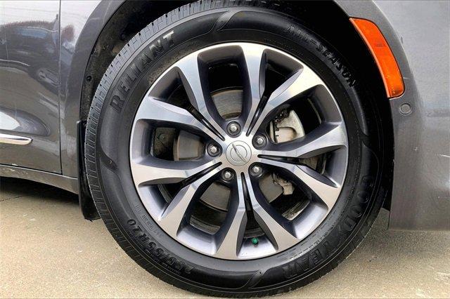 2018 Chrysler Pacifica Vehicle Photo in KANSAS CITY, MO 64114-4502