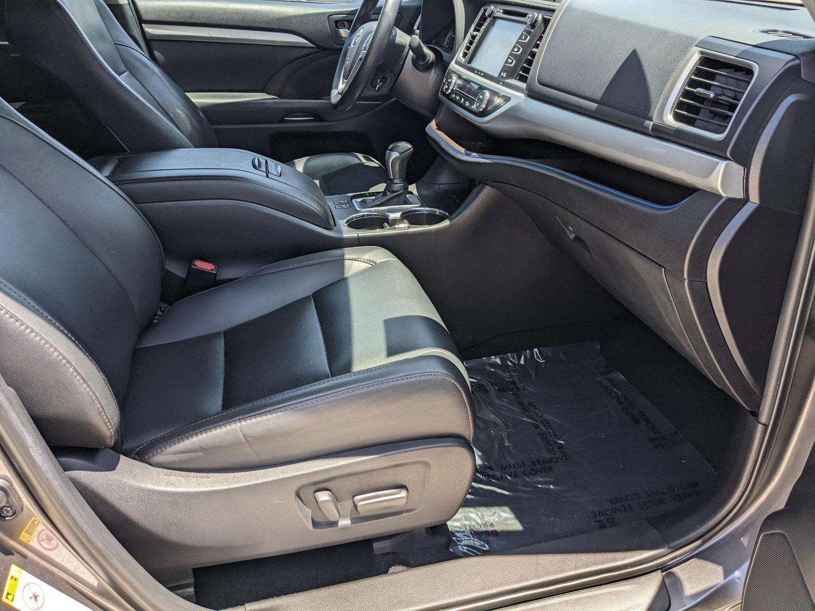 2019 Toyota Highlander Vehicle Photo in Davie, FL 33331