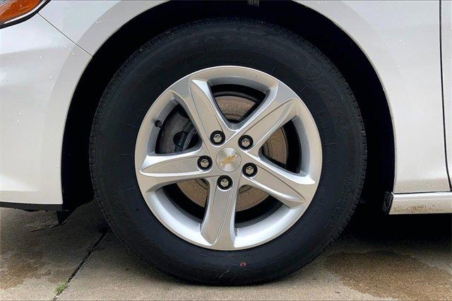 2025 Chevrolet Malibu Vehicle Photo in KANSAS CITY, MO 64114-4502
