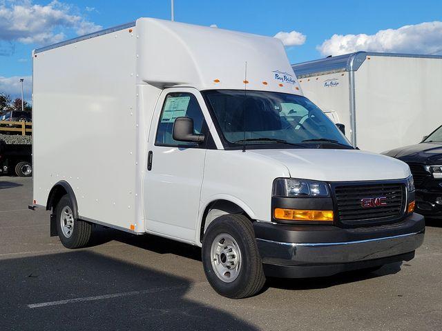 2024 GMC Savana Cutaway 3500 Vehicle Photo in DANBURY, CT 06810-5034